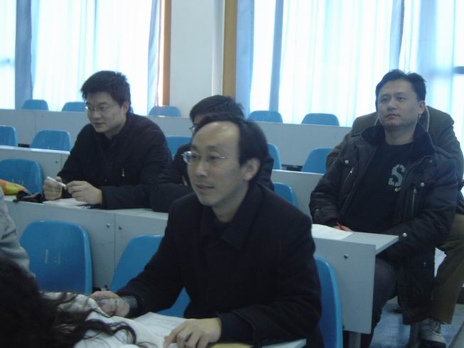 高一主任刘新选在观摩